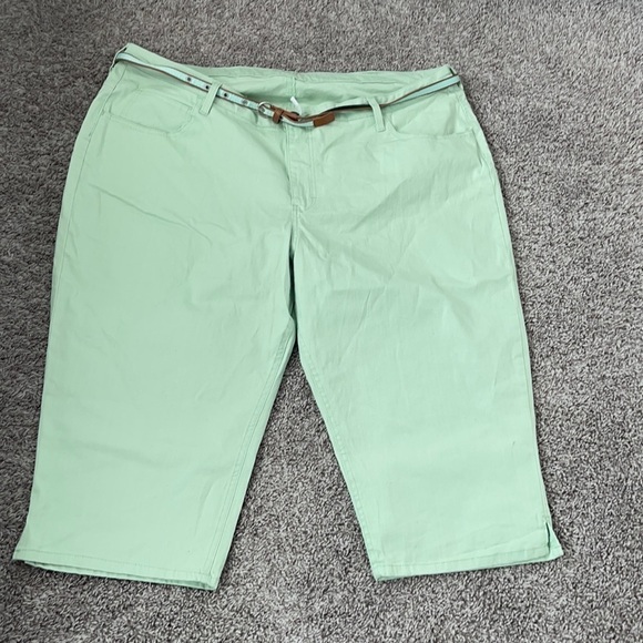 Lee Riders Women's Jean Capris Size 26 W Midrise Glitter Belt Mint Green Stretch - Picture 1 of 6